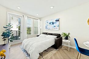 Designer Apt With Jacuzzi Sky Lounge Gym Access