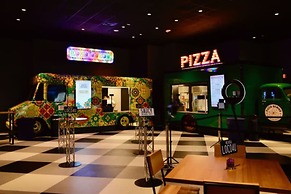 Designer Apt With Jacuzzi Sky Lounge Gym Access