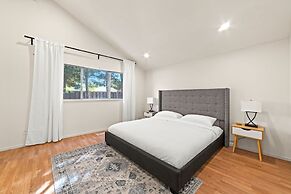 Delightful 4BR Home Nr Downtown Reno w Fireplace