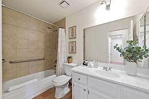 Delightful 4BR Home Nr Downtown Reno w Fireplace