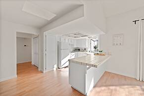 Delightful 4BR Home Nr Downtown Reno w Fireplace