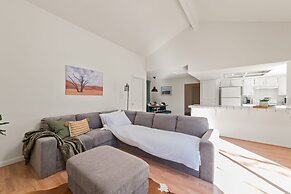 Delightful 4BR Home Nr Downtown Reno w Fireplace