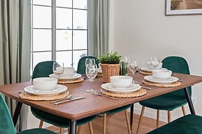 Delightful 4BR Home Nr Downtown Reno w Fireplace