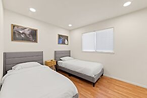 Delightful 4BR Home Nr Downtown Reno w Fireplace