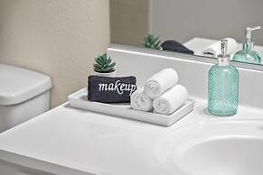 Delightful 4BR Home Nr Downtown Reno w Fireplace