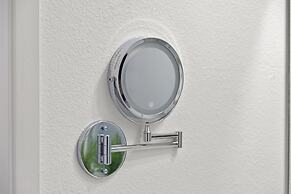 Delightful 4BR Home Nr Downtown Reno w Fireplace