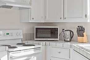 Delightful 4BR Home Nr Downtown Reno w Fireplace