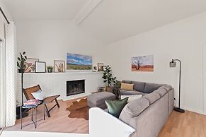 Delightful 4BR Home Nr Downtown Reno w Fireplace