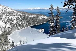 Delightful 4BR Home Nr Downtown Reno w Fireplace