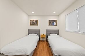 Delightful 4BR Home Nr Downtown Reno w Fireplace