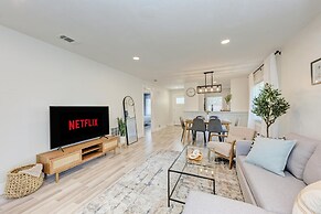 Charming Florida Beach Home w King Bed Patio