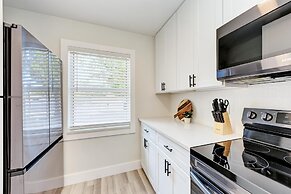 Charming Florida Beach Home w King Bed Patio