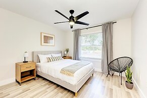 Charming Florida Beach Home w King Bed Patio
