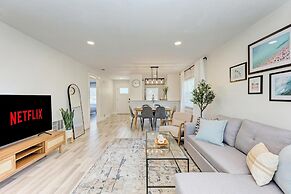 Charming Florida Beach Home w King Bed Patio