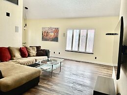 DT Reno - 4BR Home w Patio BBQ Grill Games Room