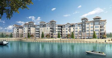 Chic Apt w Jacuzzi Pool BBQ Mountain Views