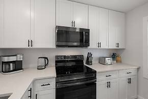 Relaxing 2BR Florida Home Close to Beach
