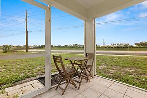 Relaxing 2BR Florida Home Close to Beach