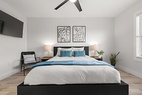 Relaxing 2BR Florida Home Close to Beach