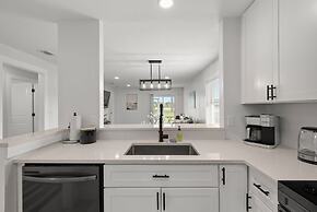 Relaxing 2BR Florida Home Close to Beach