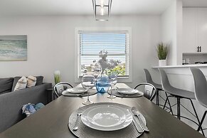 Relaxing 2BR Florida Home Close to Beach