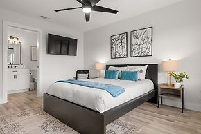 Relaxing 2BR Florida Home Close to Beach