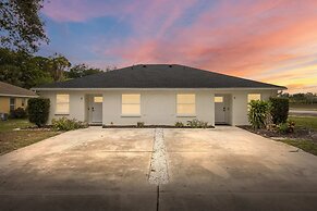 Relaxing 2BR Florida Home Close to Beach