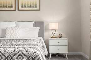 Florida Retreat Home w Fast-wifi Patio King Bed