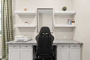 Florida Retreat Home w Fast-wifi Patio King Bed