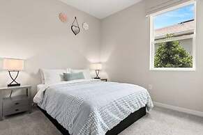 Florida Retreat Home w Fast-wifi Patio King Bed