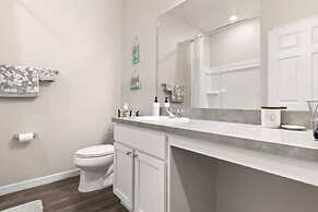 Florida Retreat Home w Fast-wifi Patio King Bed