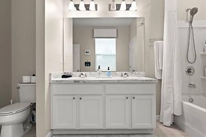 Florida Retreat Home w Fast-wifi Patio King Bed