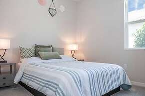 Florida Retreat Home w Fast-wifi Patio King Bed