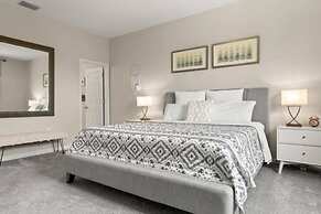 Florida Retreat Home w Fast-wifi Patio King Bed