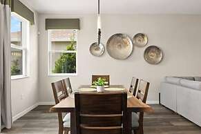 Florida Retreat Home w Fast-wifi Patio King Bed