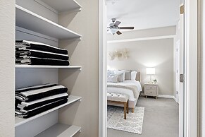 Designer Apt With Jacuzzi Walk To Casino Imax