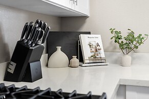 Designer Apt With Jacuzzi Walk To Casino Imax
