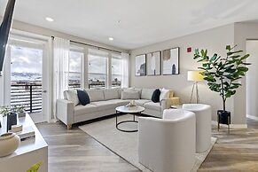 Designer Apt With Jacuzzi Walk To Casino Imax