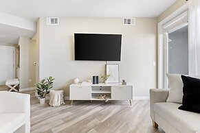 Designer Apt With Jacuzzi Walk To Casino Imax