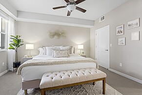 Designer Apt With Jacuzzi Walk To Casino Imax