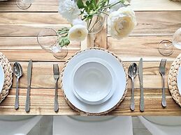 DT Reno - Modern Home Private Patio Workspace