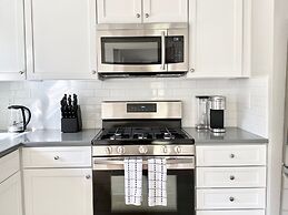 DT Reno - Modern Home Private Patio Workspace