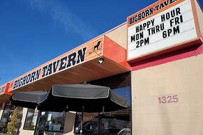 DT Reno - Modern Home Private Patio Workspace