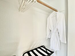 DT Reno - Modern Home Private Patio Workspace