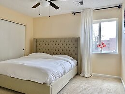 DT Reno - Classy Vacation Home w Backyard Patio