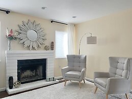 DT Reno - Classy Vacation Home w Backyard Patio