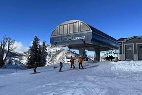 DT Reno - Classy Vacation Home w Backyard Patio