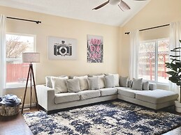 DT Reno - Classy Vacation Home w Backyard Patio