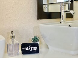 DT Reno - Classy Vacation Home w Backyard Patio
