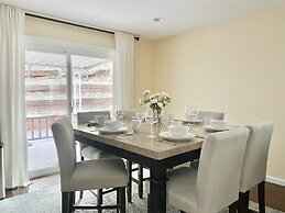 DT Reno - Classy Vacation Home w Backyard Patio